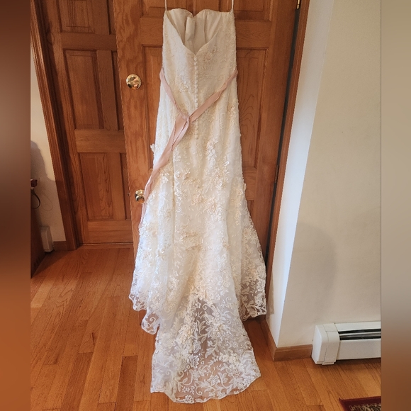 Wedding Dress - Picture 9 of 16